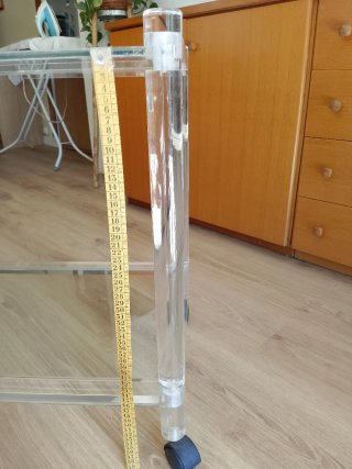 Camarera de  metacrilato y cristal