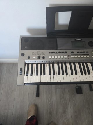 Teclado Yamaha PSR-E443 perfecto estado poco uso