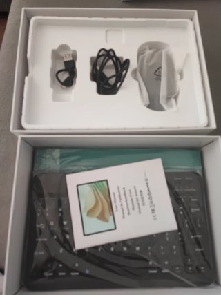 Tablet con Teclado Negro y Verde