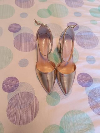 Conjunto fiesta zapatos y clutch dorado