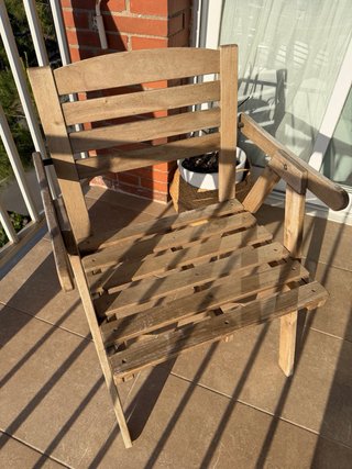 Sillón exterior IKEA madera y cojín beige