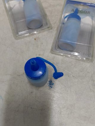 3 botes de azulete para albañil