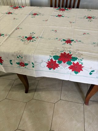 Tovaglia floreale rossa e bianca