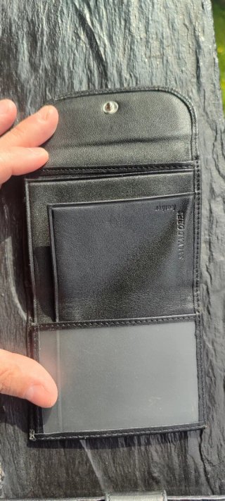 LOTE 2 CARTERAS, MANO GRANDE Y MONEDERO PIEL NEGRA