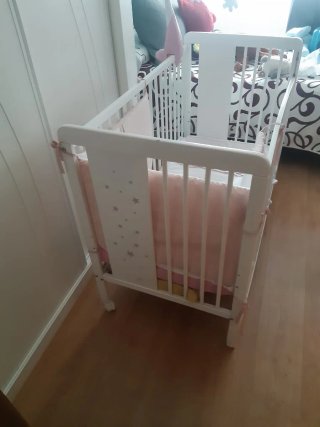 Cuna bebé 120x60 blanca y colchón antiasfixia.