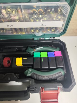 Remachadora de tuercas con accesorios PARKSIDE