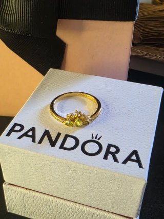 Anillo Pandora Tiara Disney Oro y Peridoto