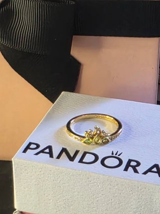Anillo Pandora Tiara Disney Oro y Peridoto