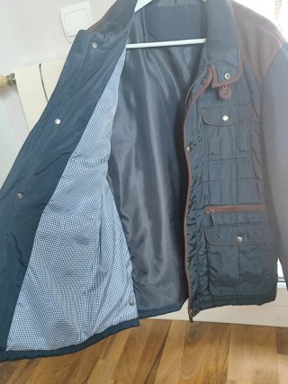 Chaqueta de invierno azul y marrón