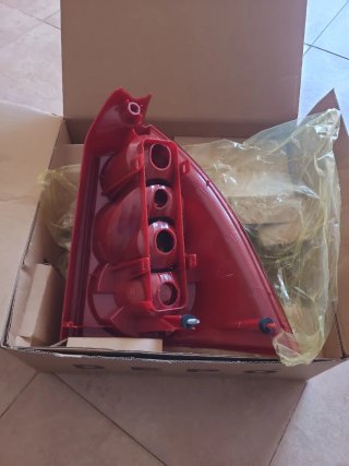 Piloto trasero izq. Nuevo de Peugeot 307 SW 2005