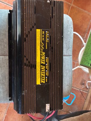Inversor 24V DC a AC con Cargador Batería
