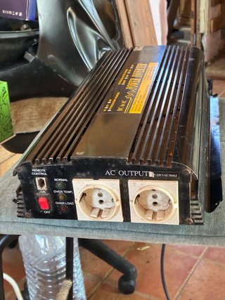 Inversor 24V DC a AC con Cargador Batería