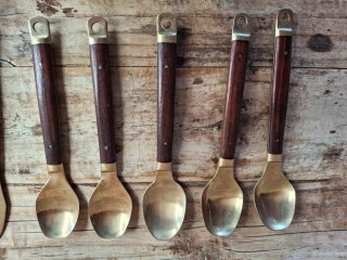 Set di posate in legno e metallo