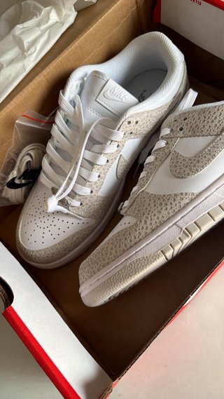 Deportivas Nike Mujer Beis y Blancas
