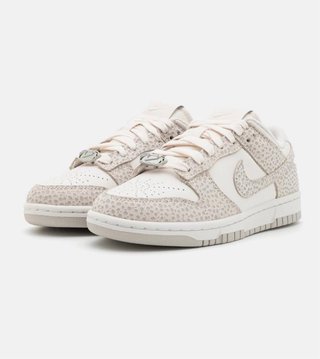 Deportivas Nike Mujer Beis y Blancas