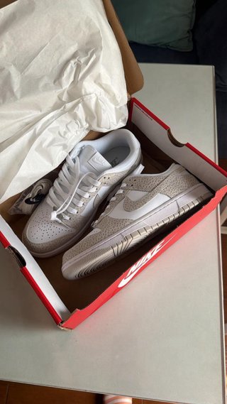 Deportivas Nike Mujer Beis y Blancas