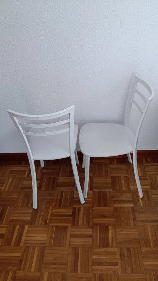 Juego de 2 Sillas Blancas
