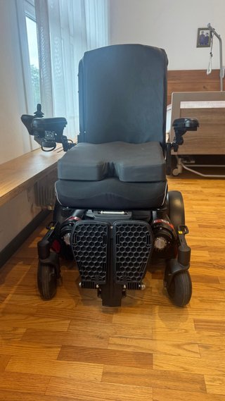Silla de ruedas eléctrica con joystick