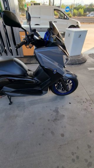 Yamaha XMAX 400 - Negro/Azul