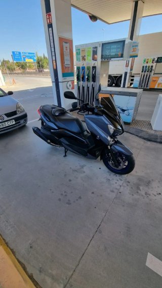 Yamaha XMAX 400 - Negro/Azul