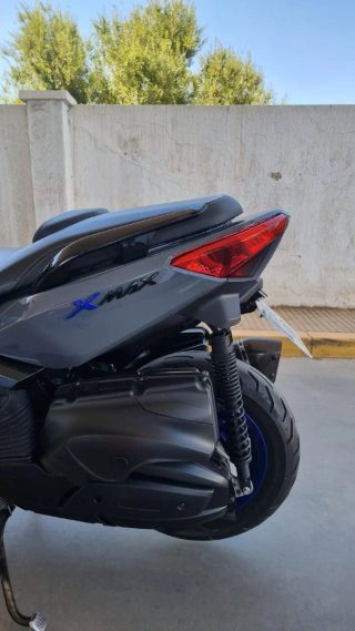 Yamaha XMAX 400 - Negro/Azul