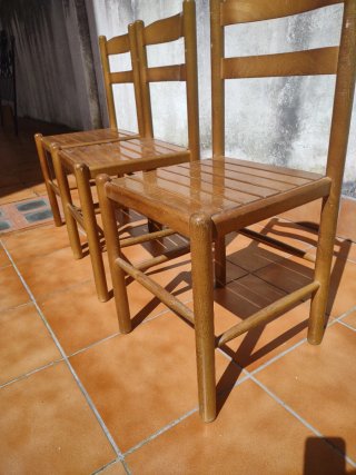 3 Sillas de Madera Marrones
