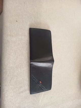 Cartera de cuero negra