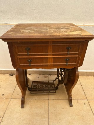 Máquina de coser antigua SIGMA con mueble y pedal