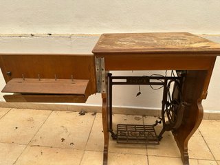 Máquina de coser antigua SIGMA con mueble y pedal