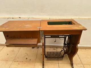 Máquina de coser antigua SIGMA con mueble y pedal