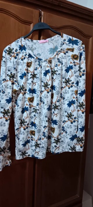 2 Blusa Boveli Roja Estampada.talla M,y xl