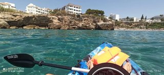 Kayak de pesca azul con poco uso