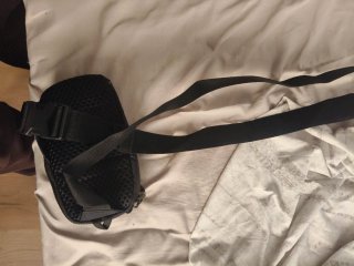 Bandolera Nike maron y negra original.
