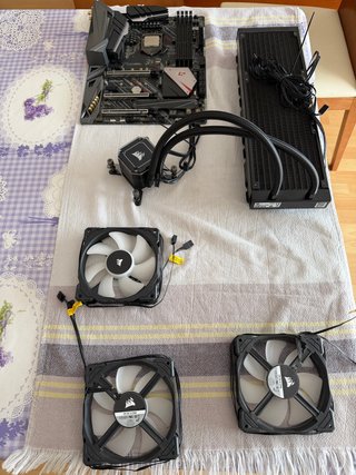 Corsair H150i Elite Capelix + Commander + 3 Fans