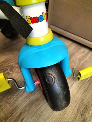Triciclo Smoby azul con manillar