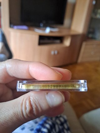 Onza chapada en oro conmemorativa