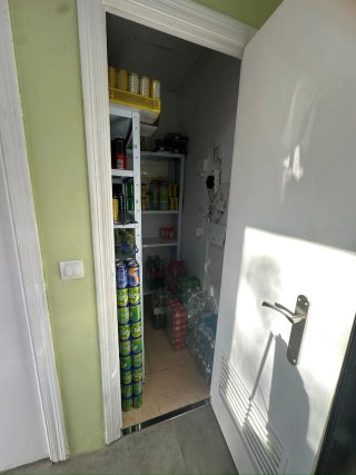 Tienda de alimentación,  drogeria y bocadillos