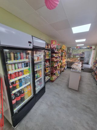 Tienda de alimentación,  drogeria y bocadillos
