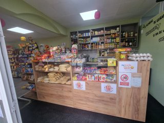 Tienda de alimentación,  drogeria y bocadillos