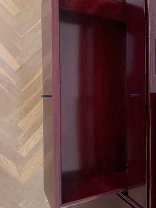 Mueble aparador de madera (color granate)