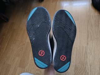 Zapatillas de skate negras y naranjas
