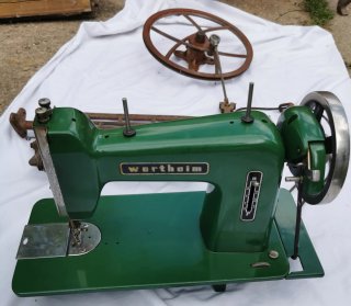 Máquina de coser Wertheim verde