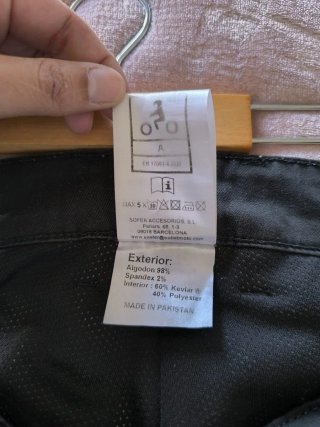 Pantalones de moto negros (protecciones incluidas)