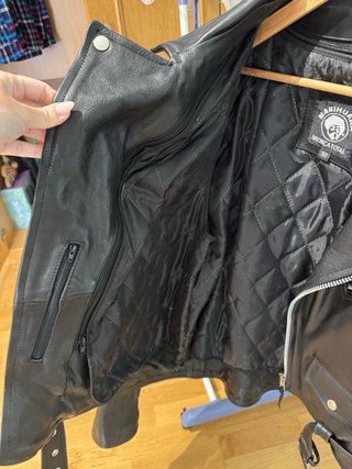 Chaqueta de cuero ( marca  Marihuana )