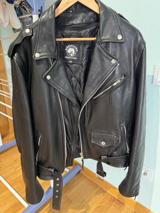 Chaqueta de cuero ( marca  Marihuana )