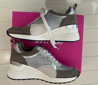 Zapatillas Mascaró grises y plateadas sin estrenar