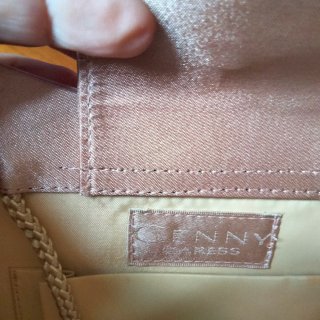 Pochette in raso color crema con ricami