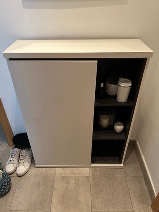 Mueble zapatero beige y negro con espejo incluido
