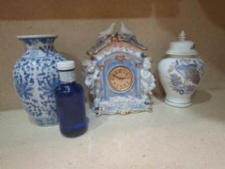 Cerámica azul y blanca decorada
