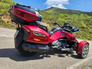 Can-Am Spyder F3 Trike Rojo